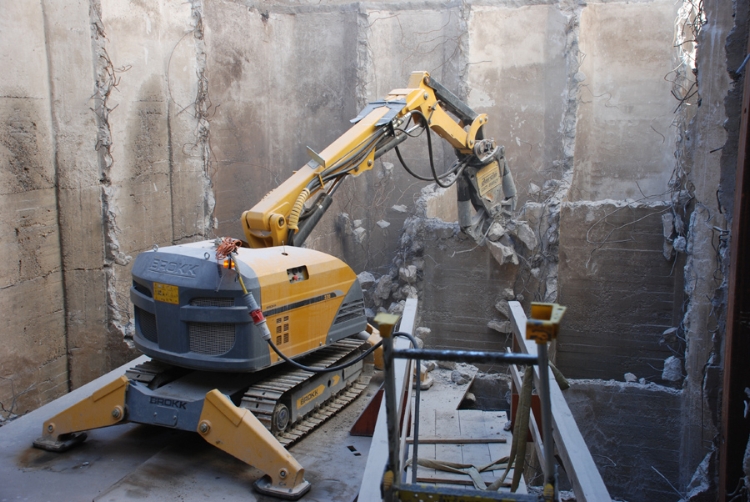 Brokk 400D, Nedbrydningsrobot